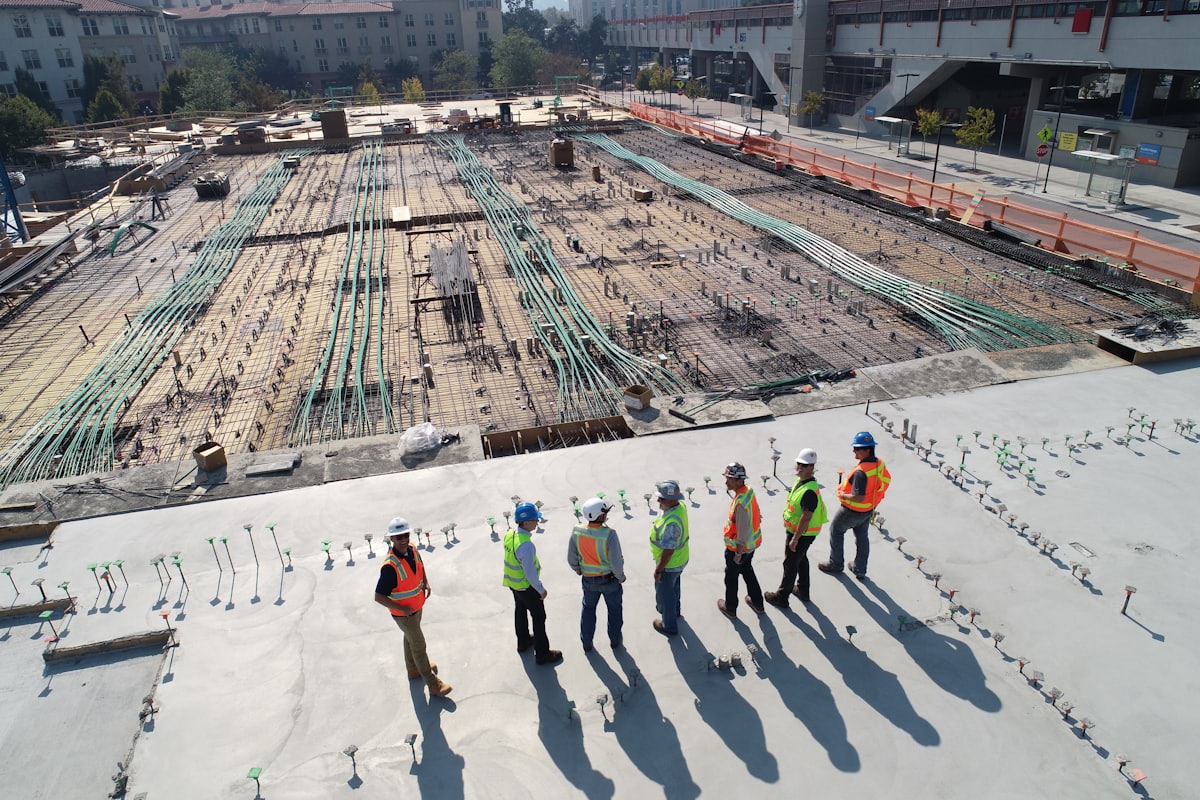 Obra de construção de empreendimento residencial moderno